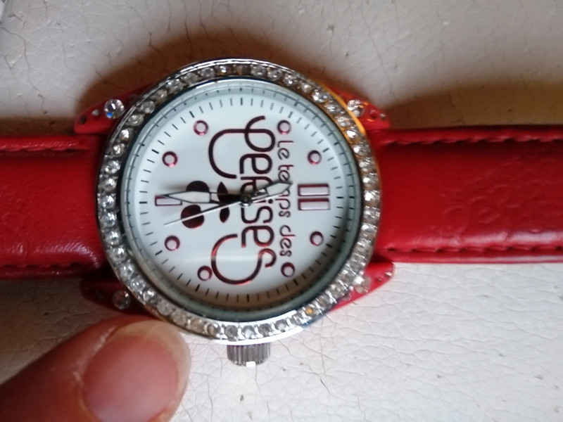 Montre rouge Le temps des cerises Vinted