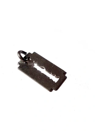 Razorblade replica pendant ciondolo lametta 90s punk emo kid, marca: razorblade, estado: Bom, €4.00, €4.90 inclui Proteção do Comprador