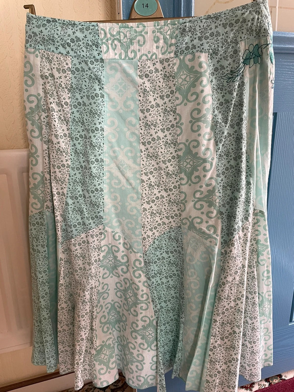 Fully lined summer skirt. M&S size 12 Regular. Beautiful condition - Vinted