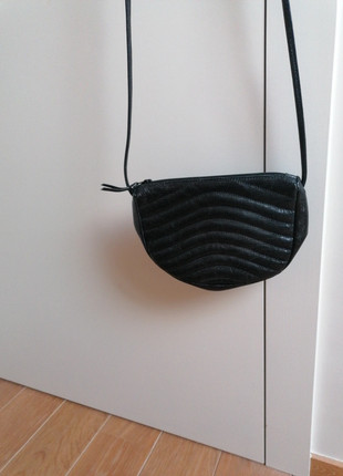 Zwart lederen handtasje, merk: ALFA, staat: Heel goed, 30,00 €, 32,20 € inclusief Kopersbescherming