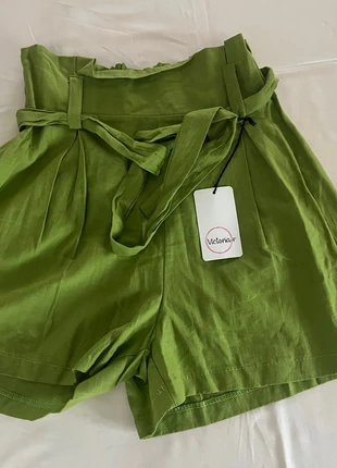 Pantaloncini Victoria R. vita alta, verdi, taglia XS, marca: Victoria, estado: Novo com etiquetas, tamanho: XS / 34 / 6, €22.00, €23.80 inclui Proteção do Comprador