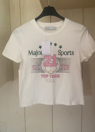 T-shirt Bershka, brand: Bershka, condizioni: Nuovo con cartellino, taglia: M / IT 42 / EU 38, €5.00, €5.95 include la Protezione acquisti