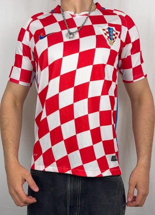 366 Maillot Nike domicile de la Croatie 2016/2017 taille M, brand: Nike, condition: Good, size: M, €30.00, €32.20 includes Buyer Protection