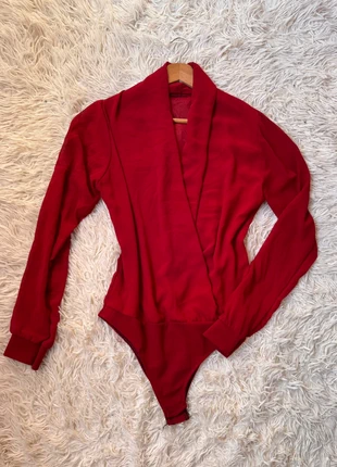 Body Rouge Élégant à Manches Longues – Col Drapé, marke: summer body, zustand: Sehr gut, größe: M / 38 / 10, 3,50 €, 4,38 € inklusive Vinted-Käuferschutz