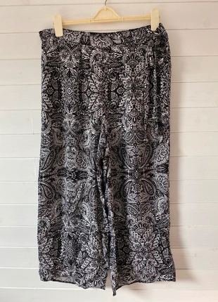 Black And White Cropped Paisley Print Trousers, brand: George, condition: Very good, size: L / UK 16-18, £2.99, £3.84 includes Buyer Protection