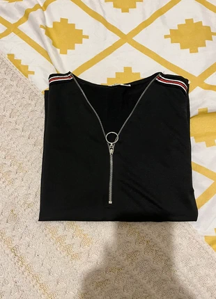 T-shirt noir avec motifs gémo pour fille en taille 12 ans, marke: Gémo, zustand: Neu, größe: 12 Jahre / 152, 3,00 €, 3,85 € inklusive Vinted-Käuferschutz