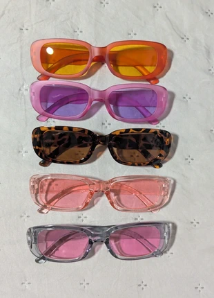 Set of 5 Retro Rectangular Sunglasses – New, merk: Vintage Dressing, staat: Nieuw zonder prijskaartje, € 10,00, € 11,20 inclusief Kopersbescherming