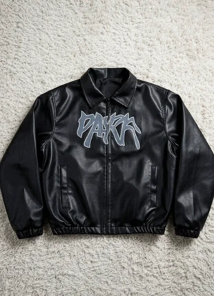 Veste Similicuir Y2K Logo Graffiti – Style Street / Grunge, merk: y2k, staat: Nieuw zonder prijskaartje, maat: M, € 49,50, € 52,68 inclusief Kopersbescherming