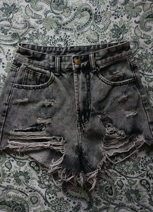 black ripped shorts, marque: Denim, état: Très bon état, taille: S / 36 / 8, 2,00 €, 2,80 € Protection acheteurs incluse