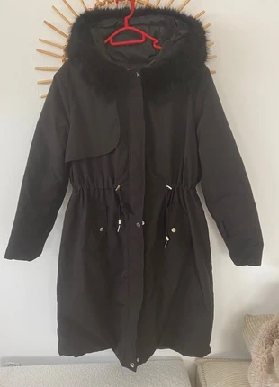 Doudoune noir avec capuche en fourrure taille XL, état: Neuf sans étiquette, taille: XL / 42 / 14, 28,50 €, 30,63 € Protection acheteurs incluse