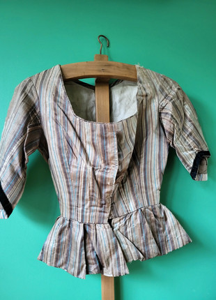 Corsage ancien, marke: Antique, zustand: Gut, größe: XS / 34 / 6, 75,00 €, 79,45 € inklusive Vinted-Käuferschutz