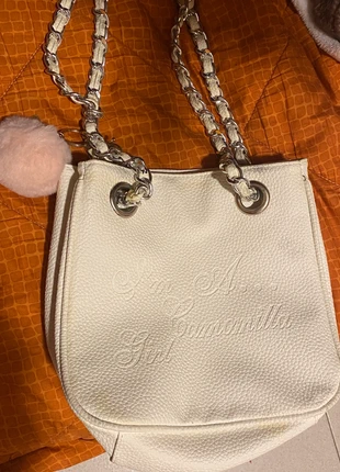 Borsa Camomilla bianca con tracolla a catena – Ottime condizioni, brand: Bianco, condizioni: Ottime, €10.00, €11.20 include la Protezione acquisti