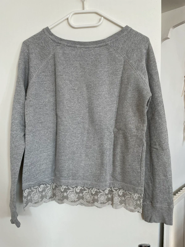 Pull avec dentelle - photo numéro 2