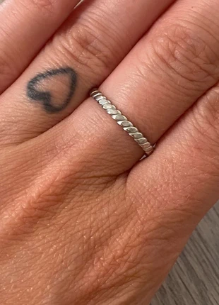 Bague fine ajustable argenté torsadé acier inoxydable, marke: Boutique Parisienne, zustand: Sehr gut, größe: Größenverstellbar, 7,00 €, 8,05 € beinhaltet Vinted-Käuferschutz Pro