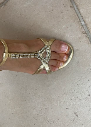 Chaussure doré, merk: Belle Women, staat: Heel goed, maat: 37, € 10,00, € 11,20 inclusief Kopersbescherming