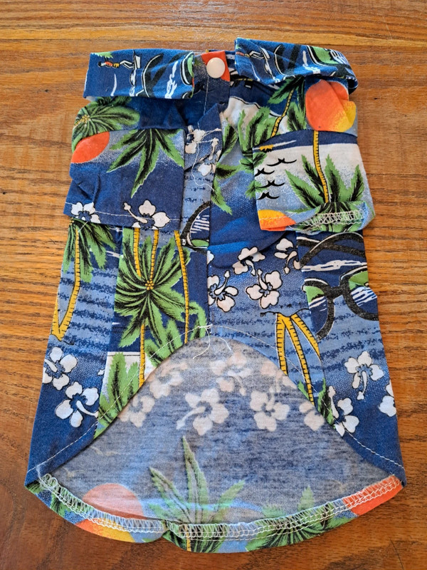 size small dog shirt in tropical print new unworn 1