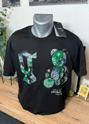 T-shirt Avenue George V Paris – Homme S Oversize – Full Black – Neuf avec étiquette – Authentique, marke: Avenue George V Paris, zustand: Neu, mit Etikett, größe: S, 34,00 €, 36,40 € beinhaltet Vinted-Käuferschutz Pro