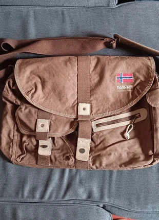 Grand sac besace cartable marron Napapijri modéle cargo coton bandouliere sac ordinateur, merk: Napapijri, staat: Heel goed, € 22,00, € 23,80 inclusief Kopersbescherming