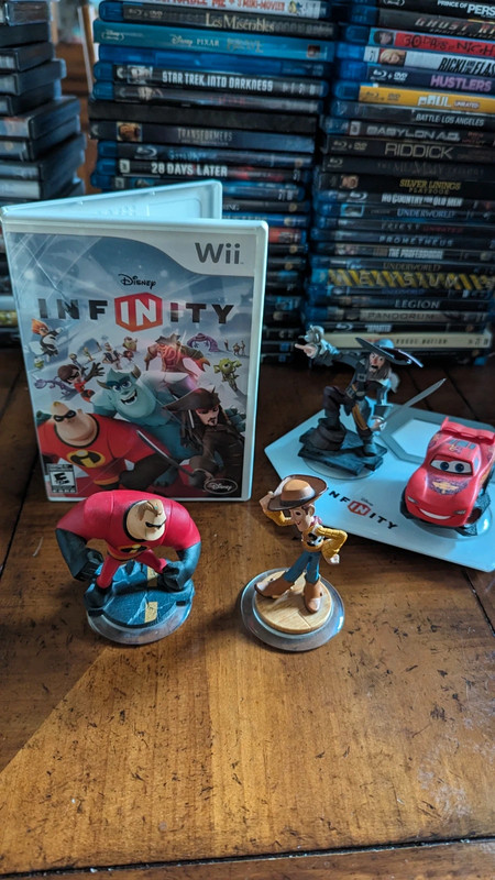 Infinity Game with Amiibo Figurines and Disks 1