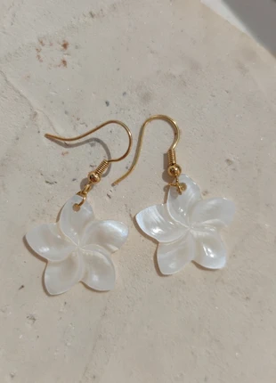 Boucles d'oreilles à tiges fines et pendentifs fleurs exotiques blanches nacrées, marke: Fait Main, zustand: Neu, 9,00 €, 10,15 € beinhaltet Vinted-Käuferschutz Pro