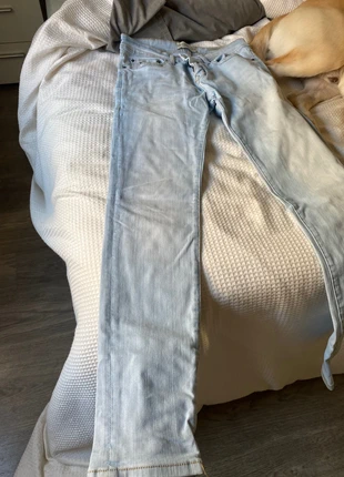 Pantalón pitillo claro, marca: Pull & Bear, estado: Muy bueno, tamaño: W30 | ES 40, 3,00 €, 3,85 € Protección al comprador incluida