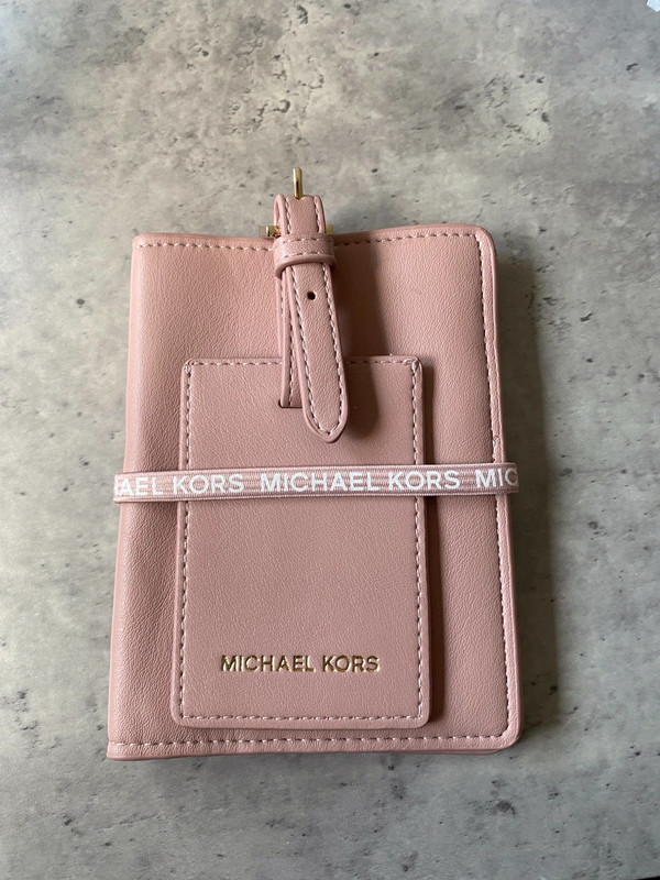 Michael kors 2024 passport case