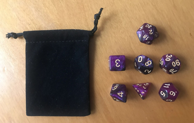 Set di 7 Dadi Viola con glitter + sacchetto gratis / 7 Dice Set Glittered Purple + free bag 1