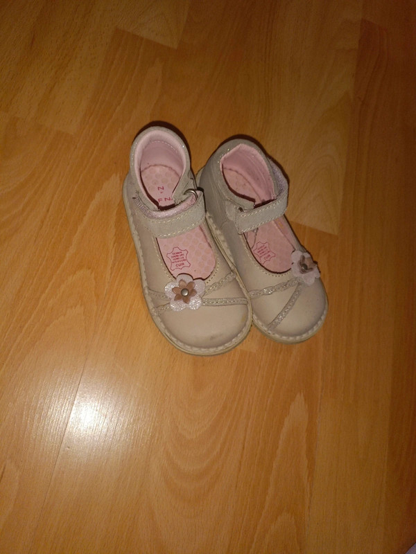 Ballerine en cuir taille 24 1