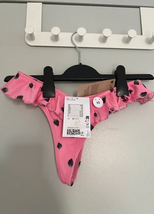 Bas de bikini monkl rose fluo motif fraises taille xs, brand: Monki, condition: New with tags, size: XS / 34 / 6, €3.00, €3.85 includes Buyer Protection