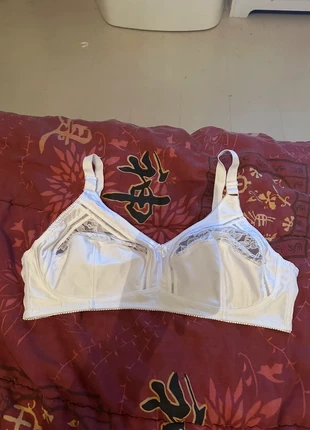 Soutiens-gorge taille 95C💐, état: Très bon état, taille: 95C, 10,00 €, 11,20 € Protection acheteurs incluse