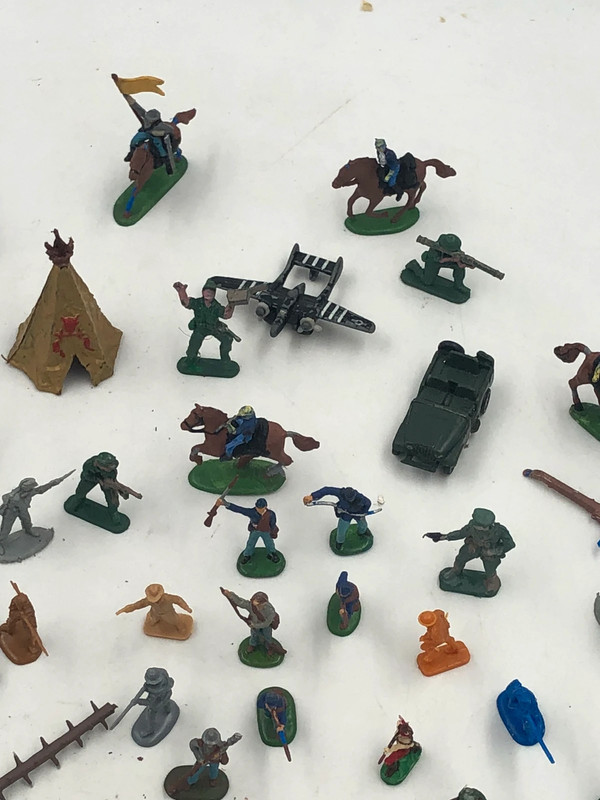 Lot de 147 figurines militaire / soldats pour maquettes ou diorama