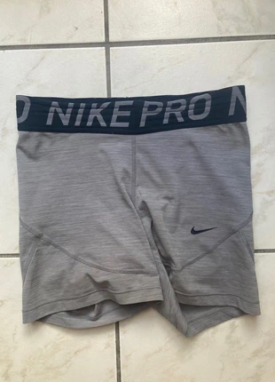 Short nike pro taille M couleur gris, brand: Nike, condition: Very good, size: M / 38 / 10, €16.00, €17.50 includes Buyer Protection Pro