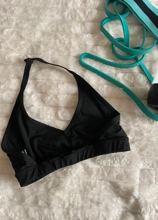 Brassière sport Dos nu style gymshark, marque: Shein, état: Très bon état, taille: M, 10,00 €, 11,20 € Protection acheteurs incluse