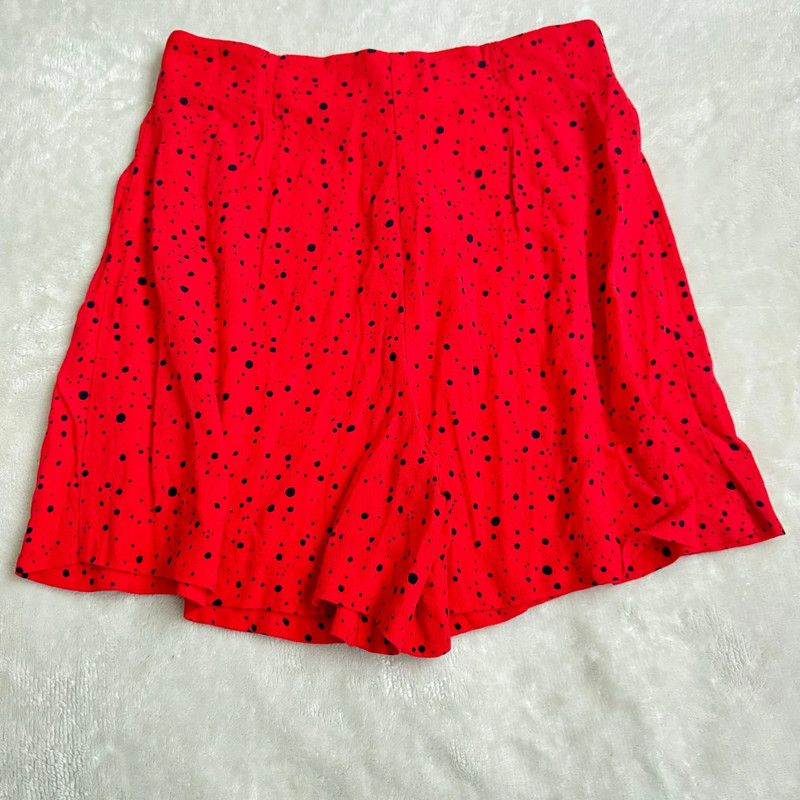 Zara womens shorts size 6 highwaist red color Polka dots 2