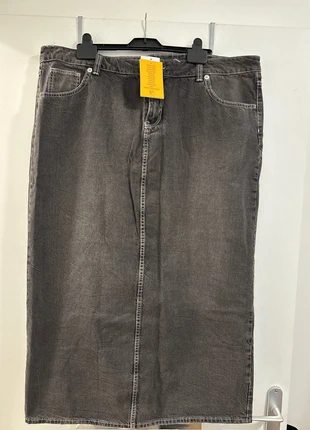 Jupe en jeans noire H&M, brand: H&M, condition: New with tags, size: 5XL / 50 / 22, €20.00, €21.70 includes Buyer Protection