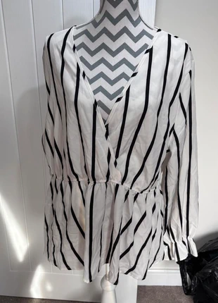 SHEIN Curve White and Black Striped Top – V-Neckline – Long Sleeves – Size 3XL, brand: Shein, condition: Very good, size: XXXL / UK 28-30, £4.00, £4.90 includes Buyer Protection Pro