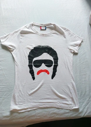 Giorgio Moroder t-shirt size M, marke: Logo, zustand: Sehr gut, größe: M, 8,00 €, 9,10 € inklusive Vinted-Käuferschutz