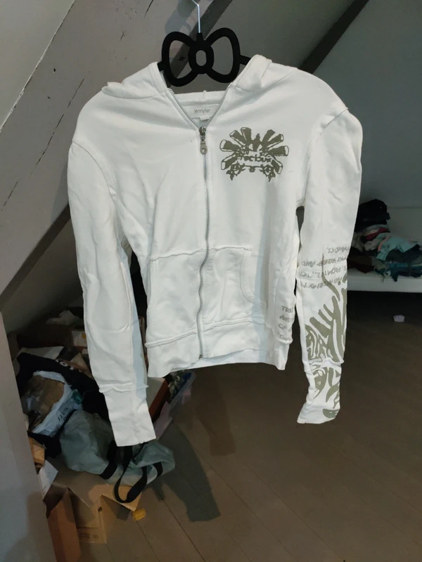 Sweat court capuche taille 36