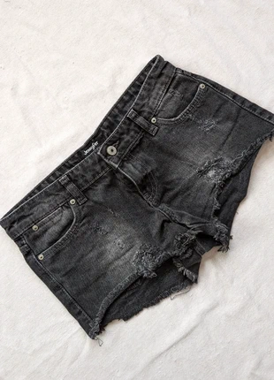 Short jean noir délavé taille 32, marque: Jennyfer, état: Très bon état, taille: XXS / 32 / 4, 3,50 €, 4,38 € Protection acheteurs incluse