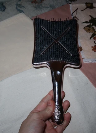 Hair Brush Metal Pink Big, condizioni: Ottime, €3.00, €3.85 include la Protezione acquisti