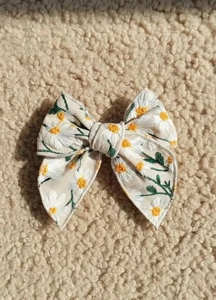 Barrette nœud brodée marguerites, brand: Lys & Lin, condition: Very good, €15.99, €17.49 includes Buyer Protection