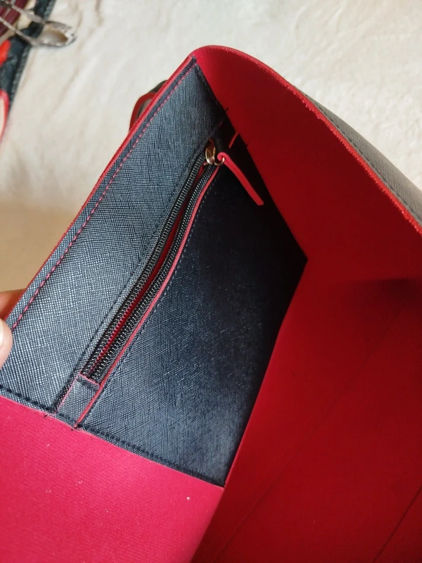Sac cabas femme noir intérieur rouge - photo numéro 4