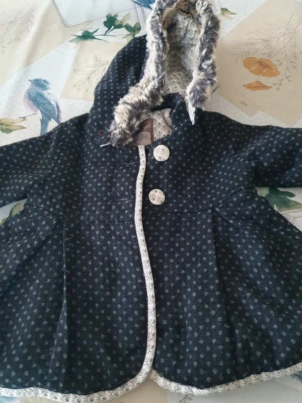 Petit manteau à capuche 6 mois