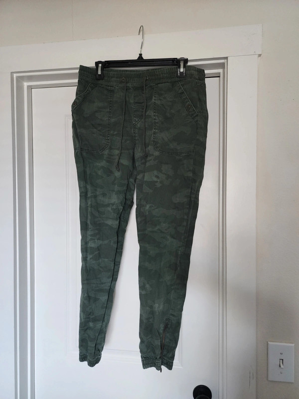 Army green pants 1