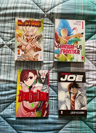 Dr. Stone 1, DanDaDan 1, Rocky Joe 1, Shangri - La Frontier 1, lotto italiano, manga, état: Très bon état, 9,00 €, 10,15 € Protection acheteurs incluse