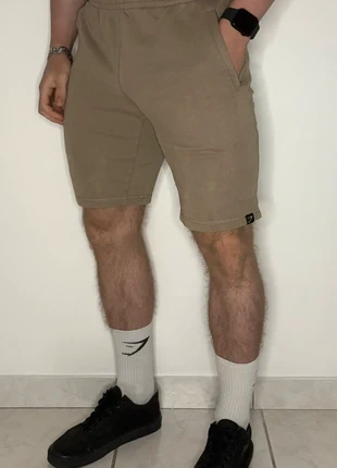 Short Gymshark crème - Taille M, marque: Gymshark, état: Très bon état, taille: M, 14,00 €, 15,40 € Protection acheteurs (Pro) incluse