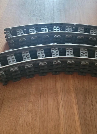 16x Lego 9v trein rails bochten, merk: LEGO, staat: Goed, maat: Universeel, € 12,00, € 13,30 inclusief Kopersbescherming