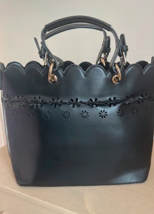 Borsa pelle nera intagli laser, marke: LYDC London, zustand: Sehr gut, 8,00 €, 9,10 € inklusive Vinted-Käuferschutz