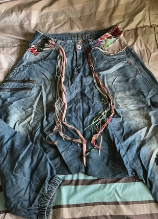 Sarouel court desigual , marke: Desigual, zustand: Gut, größe: S / 36 / 8, 20,00 €, 21,70 € inklusive Vinted-Käuferschutz