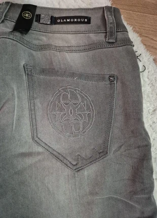 Dames skinny jeans met kraaltjes aan de zijkanten, merk: Glamorous, staat: Nieuw met prijskaartje, maat: S / 36 / 8, € 30,00, € 32,20 inclusief Kopersbescherming